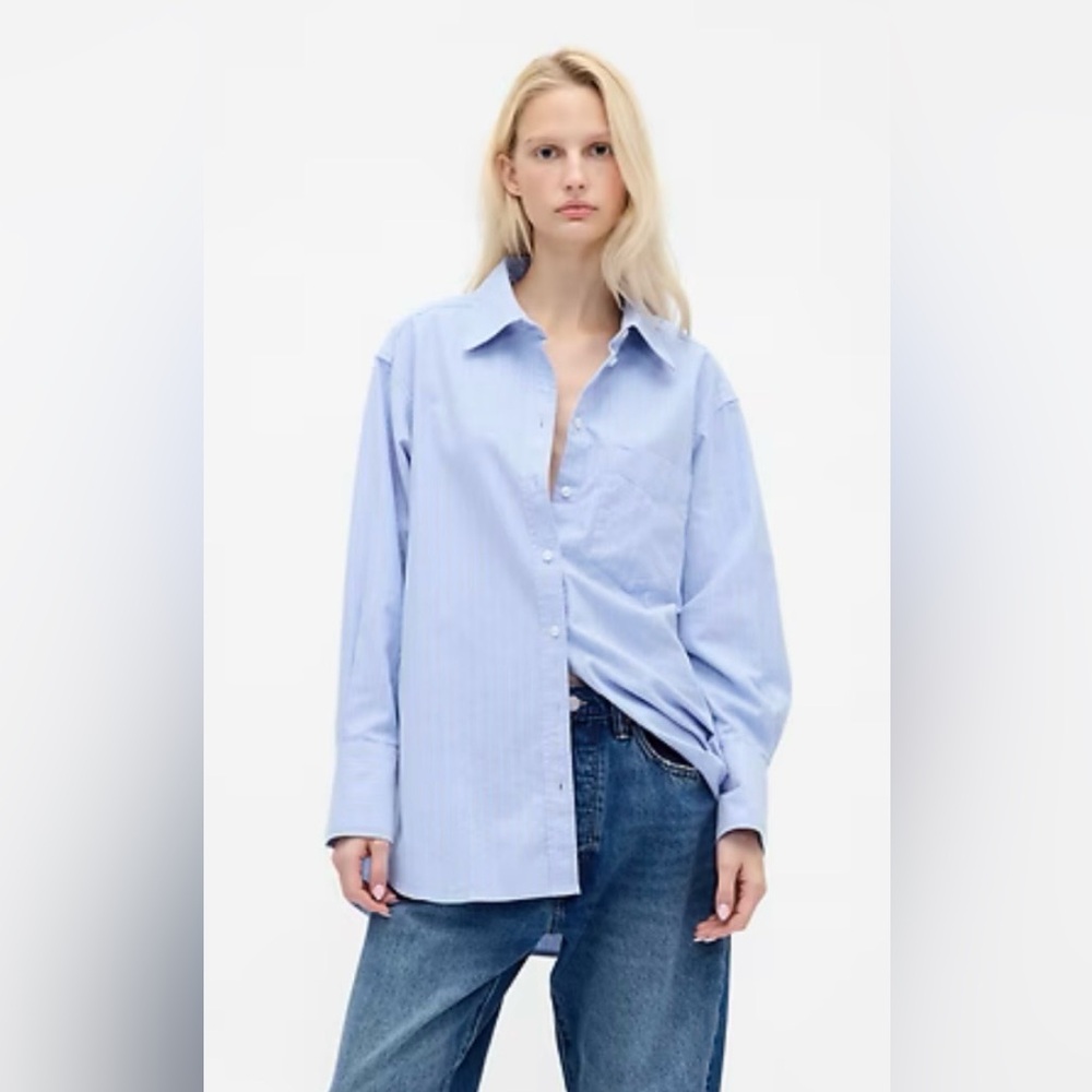 GAP NWT Light Blue and White Striped Casual Shirt